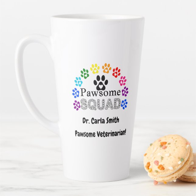 Taza De Café Latte Nombre personalizado veterinario de Pawsome (In situ)