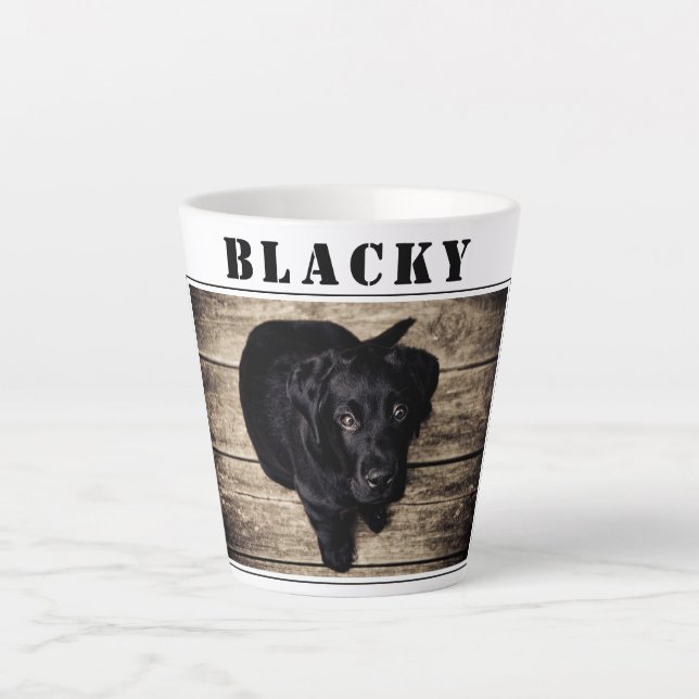 Taza De Café Latte Nombre y foto de perro negro (Anverso)