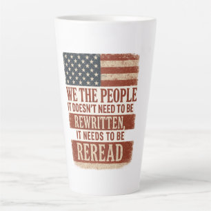 Taza De Café Latte Nosotros el Pueblo Releemos Cita de la Bandera