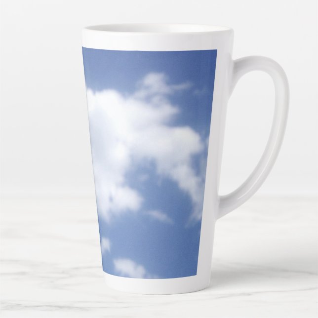 Taza De Café Latte nubes en cielo azul (Derecha)