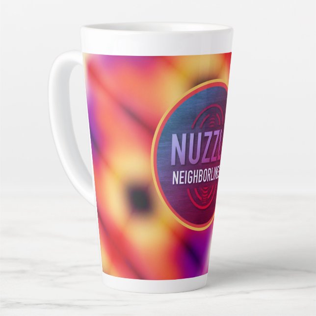 Taza De Café Latte Nuzzle en la vecindad (Ángulo izquierdo)