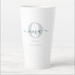 Taza De Café Latte Oma Elegant Script Monograma Verde Blanco Latte Mu<br><div class="desc">¡Latte mug para un nuevo oma o uno establecido desde hace tiempo! que puedes personalizar con la fecha en que se convirtieron en abuela. Este diseño minimalista de diseño tiene una paleta de colores moderna de dos tonos verdes y blancos. Tiene un monograma Oma, con la letra inicial O y...</div>