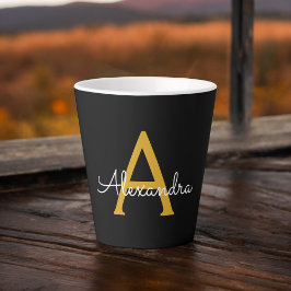 Taza De Café Latte Oro Negro Nombre Monograma Moderno Guión Femenino