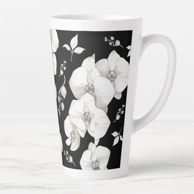 Taza De Café Latte Orquídea blanca acuarela sobre negro | (Derecha)