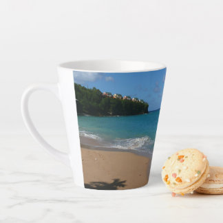 Taza De Café Latte Paisaje de vacaciones tropicales en la playa de Sa