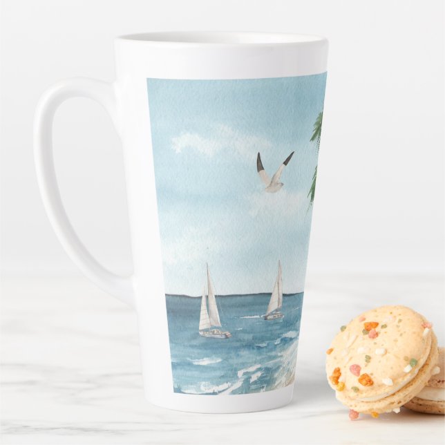 Taza De Café Latte Paisaje playero con velero acuático (In situ)