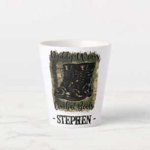 Taza De Café Latte Papi viste botes de combate - inspirados en el ejé