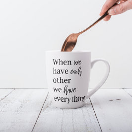 Taza De Café Latte Pareja romántica moderna cita un regalo encantador