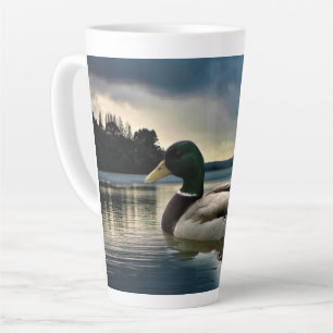 Taza De Café Latte Pato Mallard En El Lago