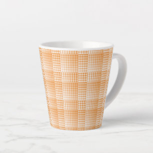 Taza De Café Latte Patrón abstracto de cuadros naranjas y blancos