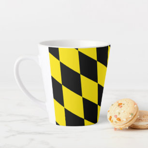 Taza De Café Latte Patrón de bandera de diamante de Baviera negro y a