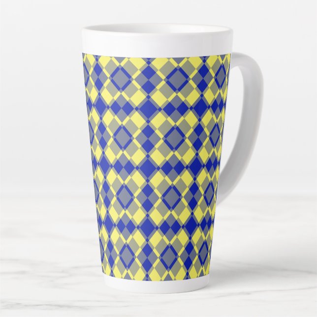 Taza De Café Latte Patrón de cuadros argyle azul amarillo (Ángulo derecho)