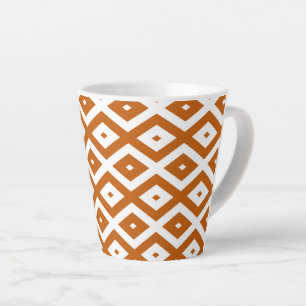 Taza De Café Latte Patrón de diamante blanco y naranja quemado