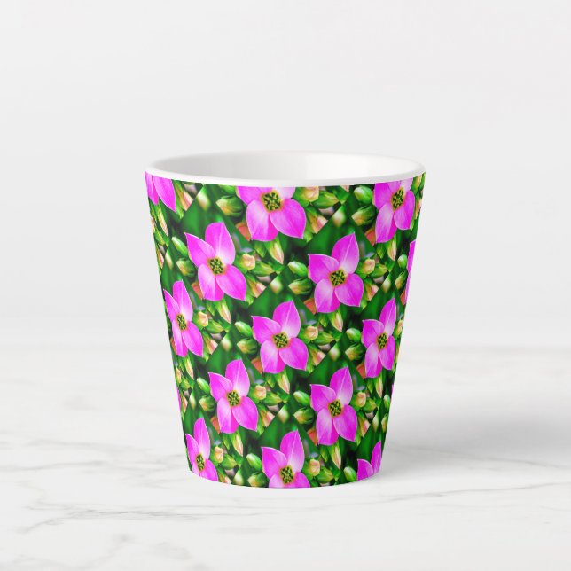 Taza De Café Latte Patrón de flores tropicales rosadas (Anverso)