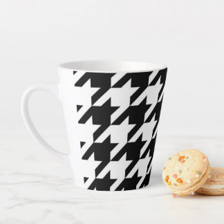 Taza De Café Latte patrón de houndstoth blanco y geométrico elegante
