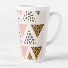 Taza De Café Latte Patrón de leopardo chic y triángulo rosa