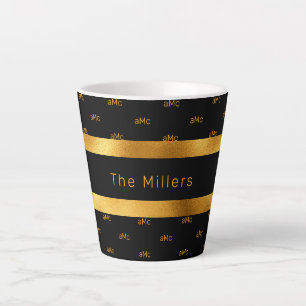 Taza De Café Latte Patrón de monograma de pareja de oro negro elegant