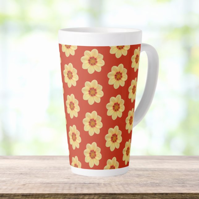Taza De Café Latte Patrón floral Dahlia amarillo en rojo (In Situ)