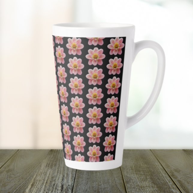 Taza De Café Latte Patrón floral de Dahlia rosa en negro (In Situ)