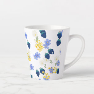 Taza De Café Latte Patrón floral de flor silvestre y zarzamora