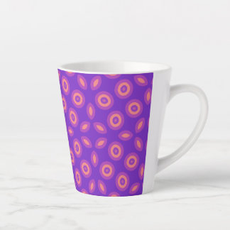 Taza De Café Latte Patrón geométrico vibrante en tonos morados y cora