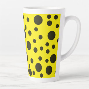 Taza De Café Latte Patrón moderno simple de polka negro punto amarill
