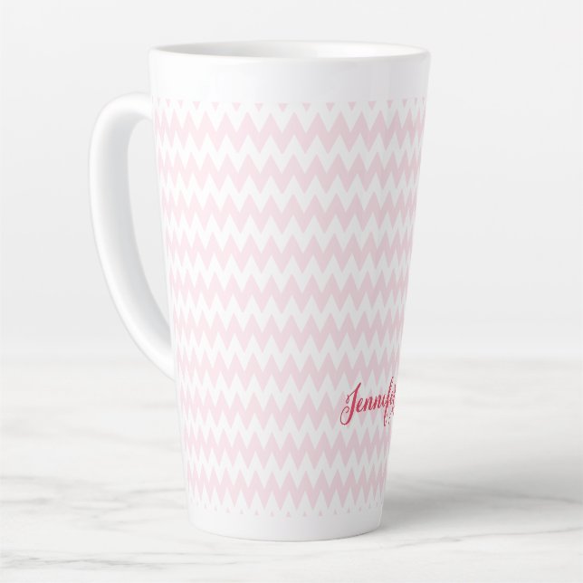 Taza De Café Latte Patrón rosa moderno Elegante Monogramado (Ángulo izquierdo)
