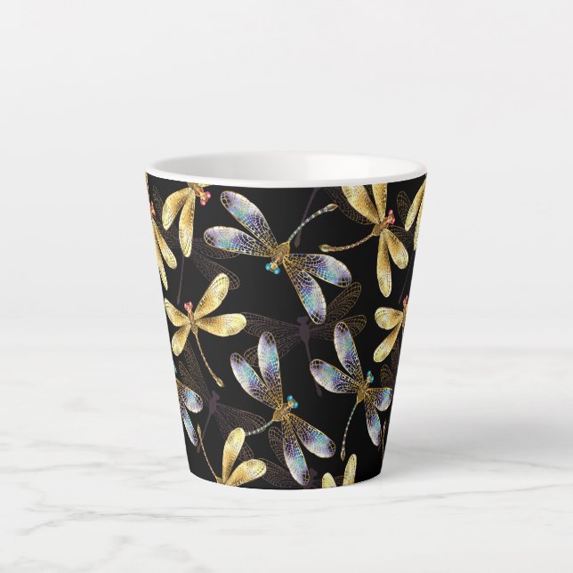 Taza De Café Latte Patrón sin costuras con libélulas doradas (Anverso)