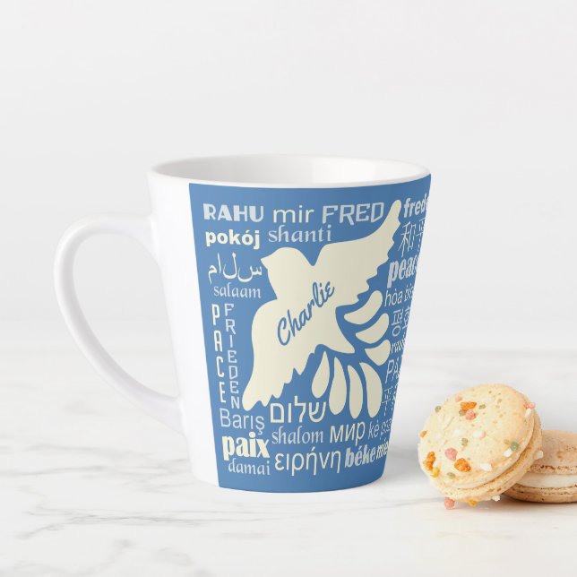 Taza De Café Latte PEACE en idiomas nombre y color personalizados (In situ)