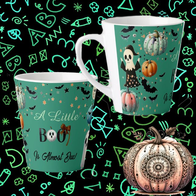 Taza De Café Latte Pequeño BOO debido a la Calabaza Fall de Fantasma  (Little BOO is Due Halloween Ghost Bat Fall Pumpkin Latte Mug)