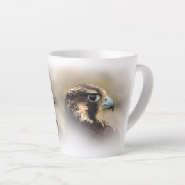 Taza De Café Latte Perfil visto de un halcón peregrino