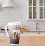 Taza De Café Latte Personalizado foto mejores amigos por vida marrón<br><div class="desc">Un fondo de gradiente de color negro moda y café latte marrón. Personalice y agregue su propia foto, selfie de su(s) mejor(s) amigo(s) sus nombres y lugar del evento. El texto: Amigos por la vida está escrito con un moderno guión de estilo escrito a mano. Texto negro. Perfecto como un...</div>