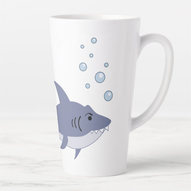 Taza De Café Latte Personalizado nadando tiburón con nombre latte mug (Derecha)