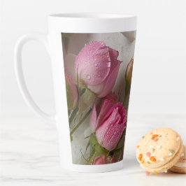Taza De Café Latte Pétalos en las flores rosas de las perlas brillan 