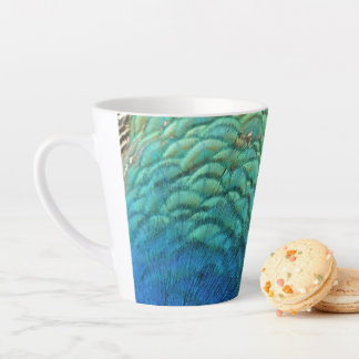 Taza De Café Latte Pies de pavo real en colorido Resumen Diseño de la