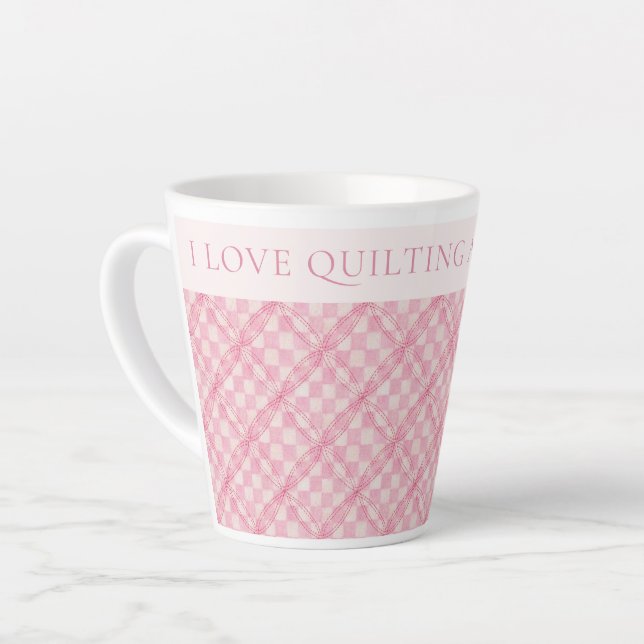 Taza De Café Latte PINK CHECK QUILT Latte Mug + Texto / Rubor (Ángulo izquierdo)