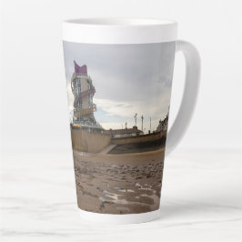Taza De Café Latte Playa de Redcar y Beacon