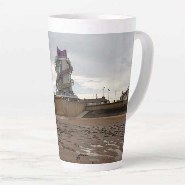 Taza De Café Latte Playa de Redcar y Beacon (Ángulo derecho)