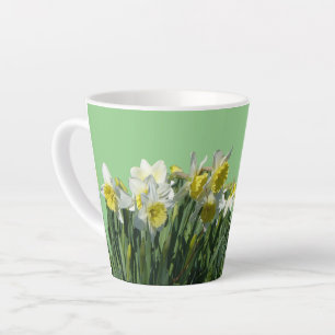 Taza De Café Latte Polvo blanco y amarillo. BC Green Latte Mug
