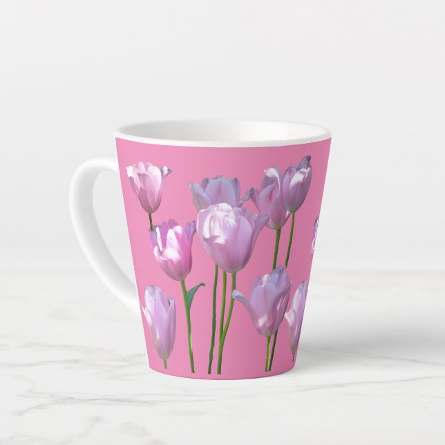 Taza De Café Latte Polvo De Tulipanes Rosa Sunny. BC Pink Latte Mug (Ángulo izquierdo)