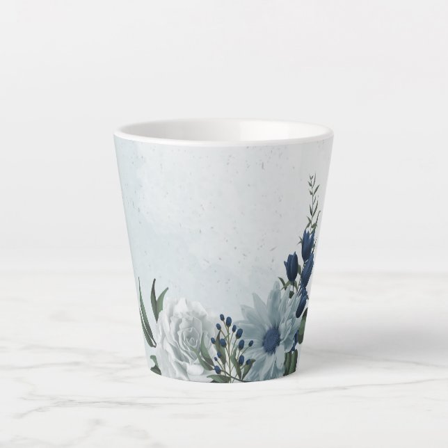 Taza De Café Latte polvoriento blanco romántico y floral azul marino (Anverso)