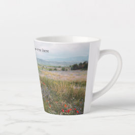 Taza De Café Latte Prado de verano, texto personalizado, cita o versí