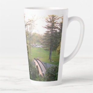 Taza De Café Latte Puente arco iris atardecer en el Grove City Colleg