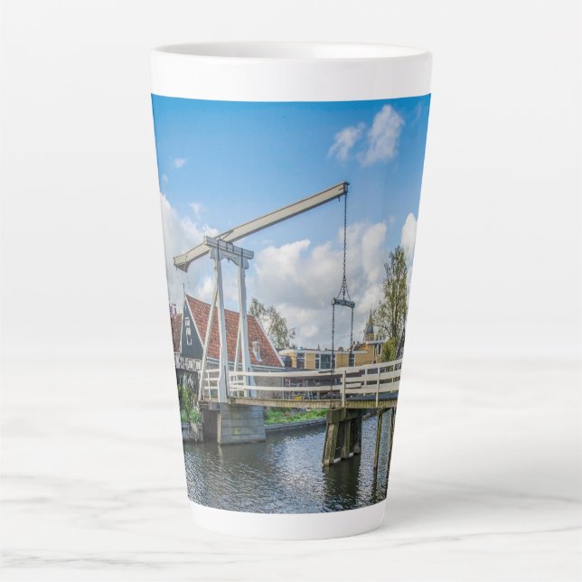 Taza De Café Latte Puente de madera levantada por los holandeses (Anverso)