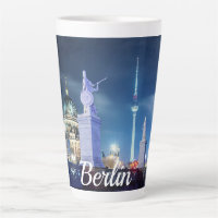 Puente de piedra cerca de la Catedral de Berlín en