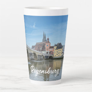 Taza De Café Latte Puente de piedra en Regensburg, Alemania