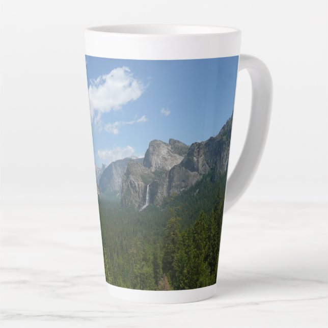 Taza De Café Latte Punto de inspiración en el Parque Nacional Yosemit (Ángulo derecho)