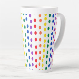 Taza De Café Latte Puntos de golosinas arcoiris sobre blanco