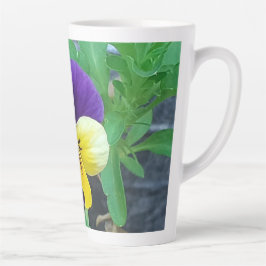 Taza De Café Latte Púrpura y amarillo pansy latte Mug