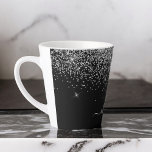 Taza De Café Latte Purpurina negro plateado Script Monograma Nombre d<br><div class="desc">Purpurina de espuma negro y plateado Guión Monograma Nombre latte café taza taza. Esto hace que el dulce perfecto cumpleaños 16,  boda,  ducha de novia,  aniversario,  ducha de bebé o fiesta de soltera sea regalo para alguien que ama el lujo glam y los estilos de moda.</div>